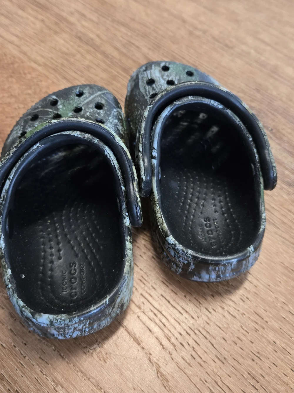 CROCS Kids Black with Green and White Camouflage Clog  Size 4